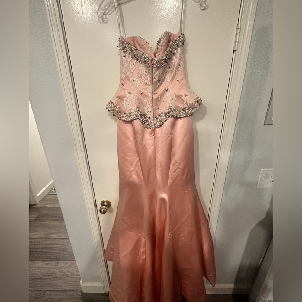 Stunning Sherri Hill Peplum Gown - Picture 3 of 4